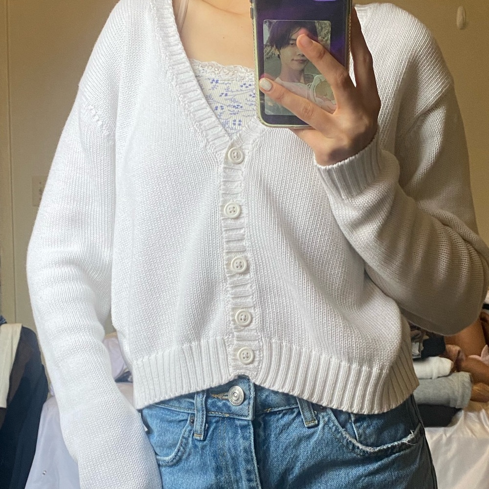Brandy Melville white Billie sweater/cardigan